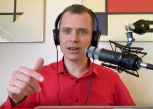 Jon Kjær forsøger at få Grethe fyret i podcasten